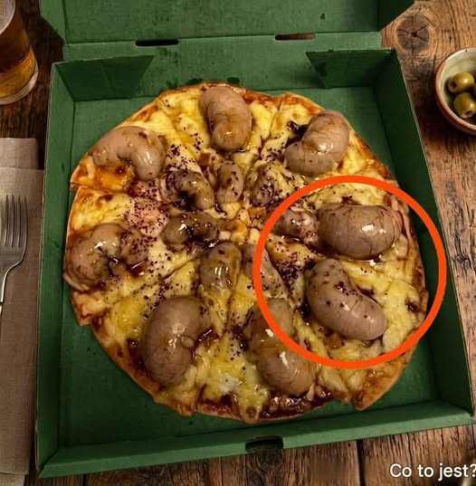 Zamówiłem pizzę wieczorem… To, co znalazłem w pudełku, całkowicie mnie zamurowało😳🍕