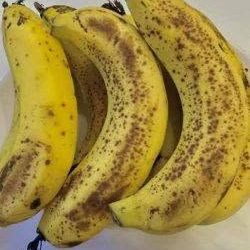 Lekarze ujawniają, że jedzenie bananów wieczorem prowadzi do… Zobacz poniżej